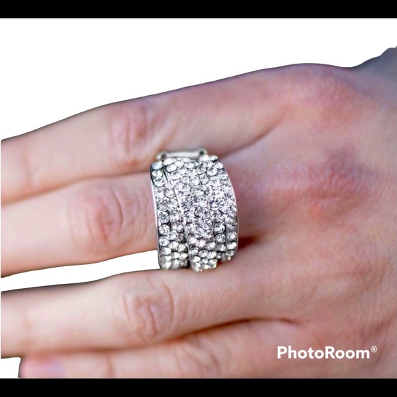 💖 RHINESTONE ENCRUSTED RING 💖 - Picture 2 of 2